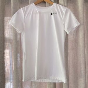 LIKE NEW white nike athletic t-shirt